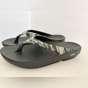 Ladies OOFOS Recovery sandals. Size 9